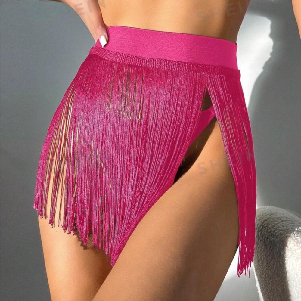 Hot pink tassel cover.